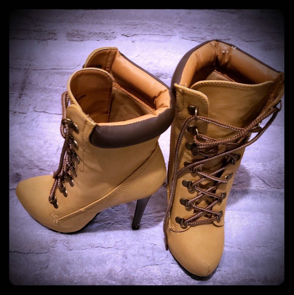 Shoe Dazzle Tie Up Booties